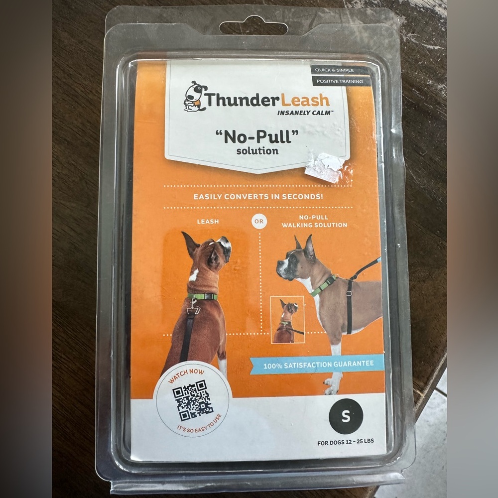 NEW-Thunder Lease “No Pull” for Small Dogs 
Color-Blue
Weight- 12-25 lbs